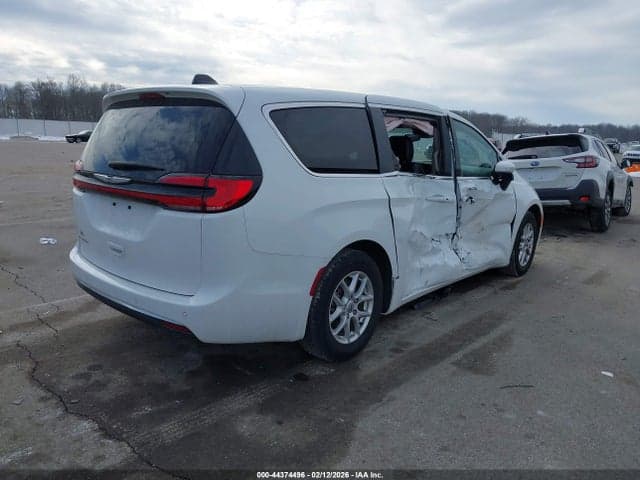 2023 CHRYSLER PACIFICA TOURING L 4