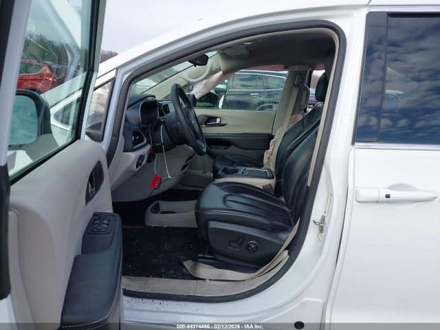 2023 CHRYSLER PACIFICA TOURING L 5