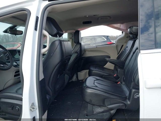 2023 CHRYSLER PACIFICA TOURING L 8