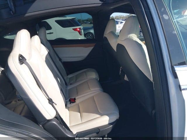 2020 TESLA MODEL X 8