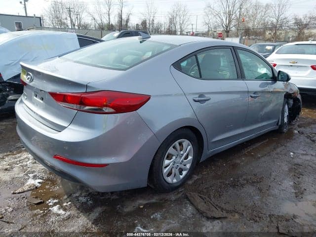 2017 HYUNDAI ELANTRA SE 4