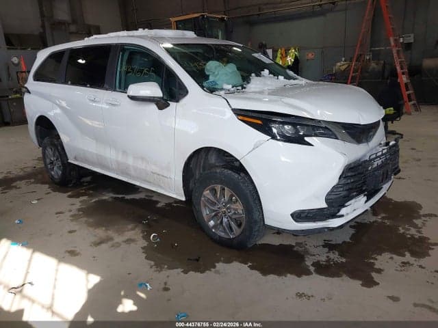 2024 TOYOTA SIENNA LE - 1