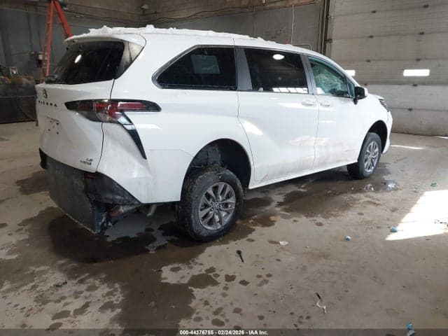 2024 TOYOTA SIENNA LE 4