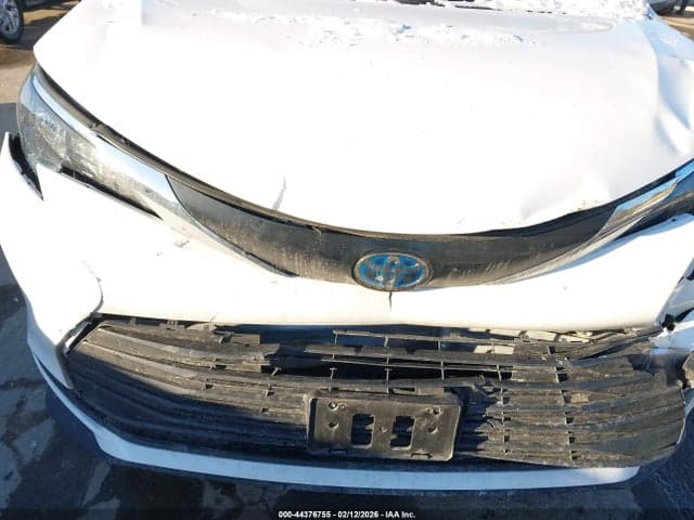 2024 TOYOTA SIENNA LE 6