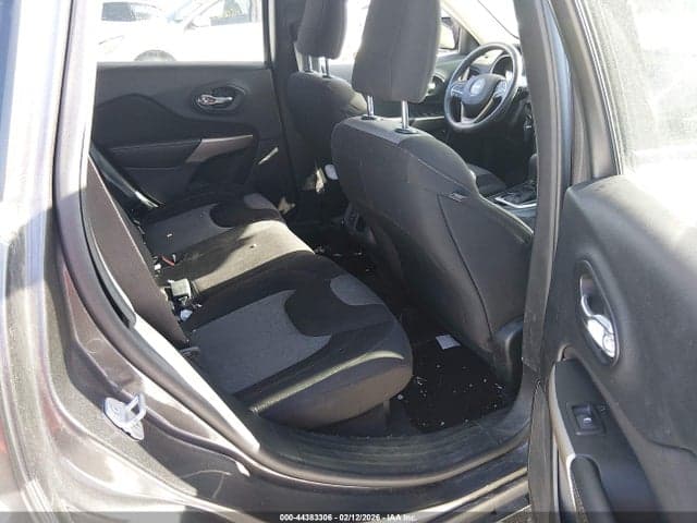 2018 JEEP CHEROKEE LATITUDE TECH CONNECT 4X4 8