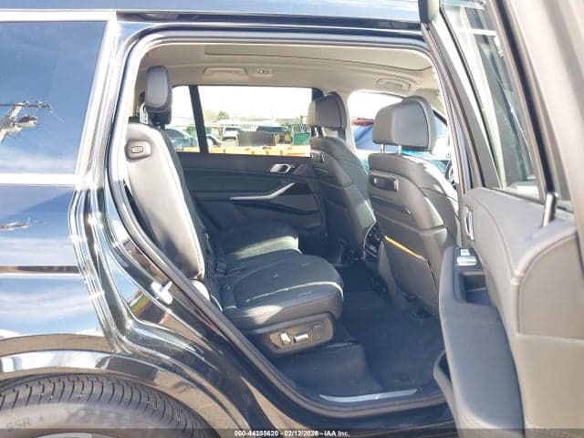 2025 BMW X7 XDRIVE40I 8