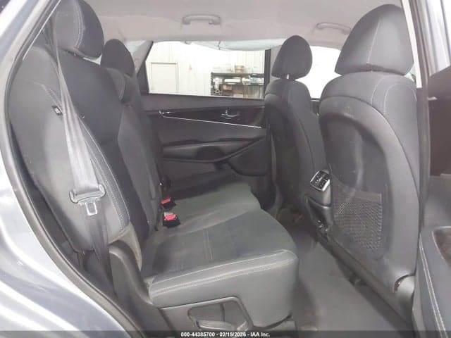 2019 KIA SORENTO 2.4L LX 8