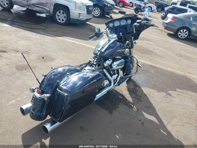 2019 HARLEY-DAVIDSON FLHX 4