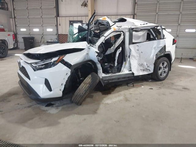 2024 TOYOTA RAV4 XLE 2
