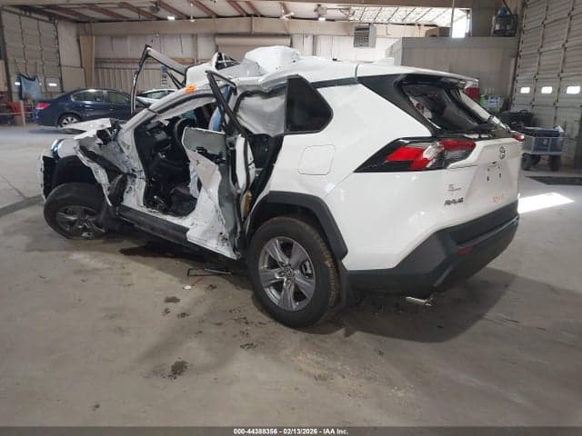 2024 TOYOTA RAV4 XLE 3