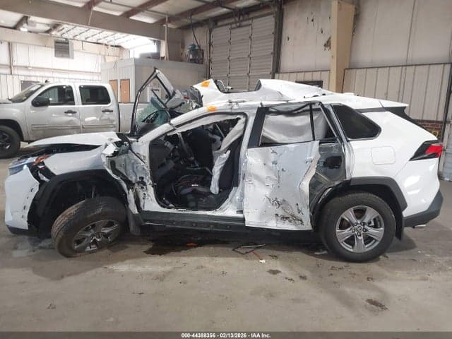 2024 TOYOTA RAV4 XLE 6