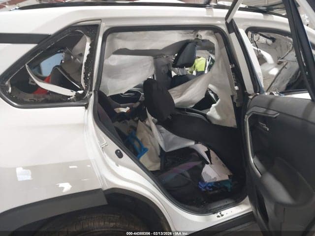 2024 TOYOTA RAV4 XLE 8