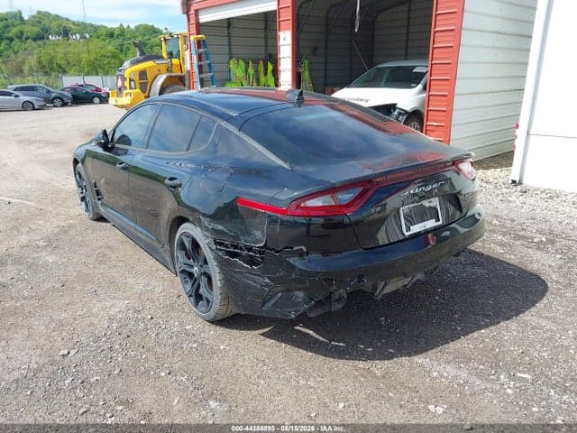 2018 KIA STINGER GT2 3