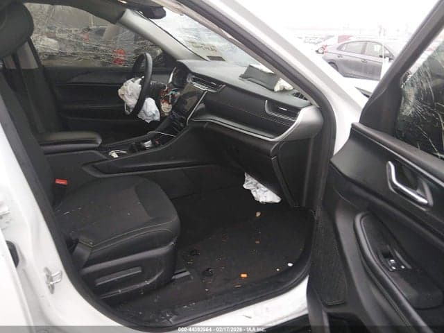 2024 JEEP GRAND CHEROKEE LAREDO 4X4 5