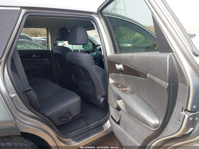 2019 KIA SORENTO 3.3L LX 8