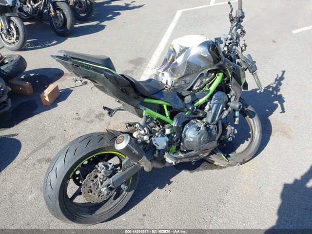2020 KAWASAKI ZR900 F 4