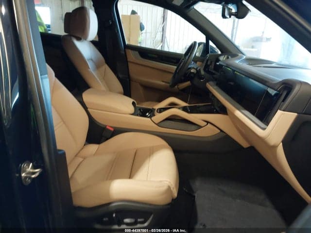 2025 PORSCHE CAYENNE 5