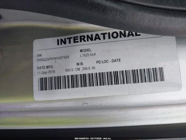 2019 INTERNATIONAL LT 8
