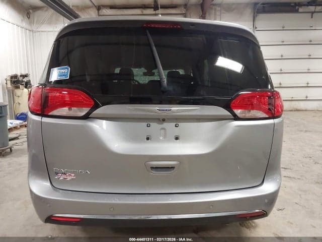 2020 CHRYSLER PACIFICA TOURING 17