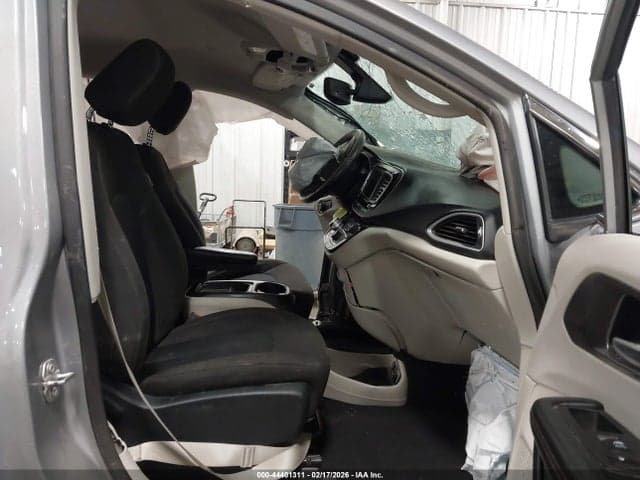 2020 CHRYSLER PACIFICA TOURING 5