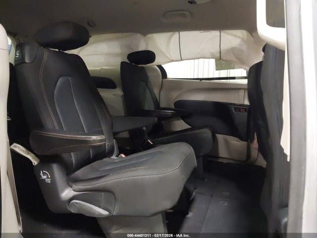 2020 CHRYSLER PACIFICA TOURING 8