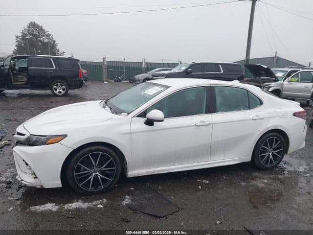 2021 TOYOTA CAMRY SE 14