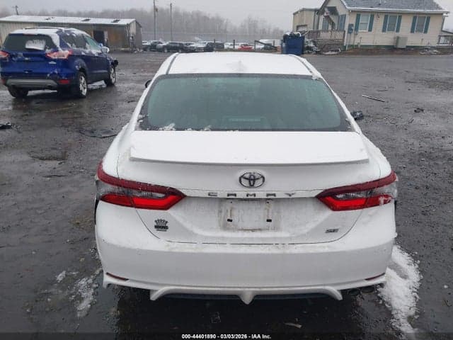2021 TOYOTA CAMRY SE 16