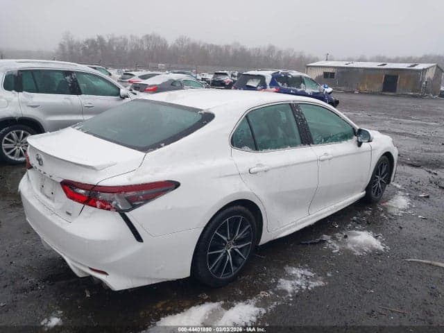 2021 TOYOTA CAMRY SE 4