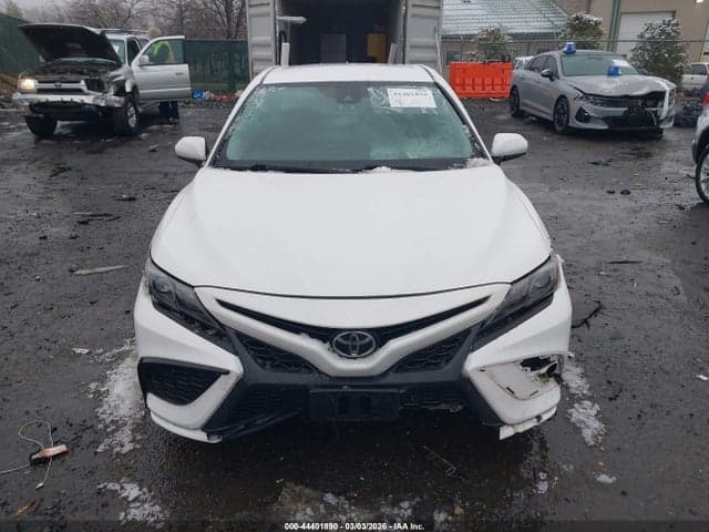 2021 TOYOTA CAMRY SE 6