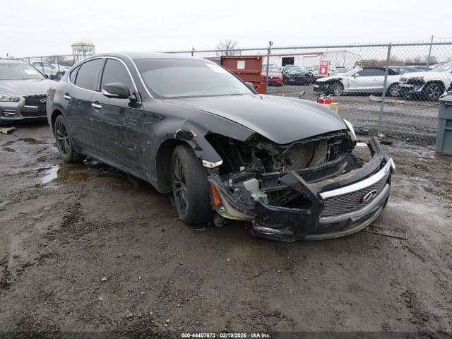 2019 INFINITI Q70 3.7X LUXE