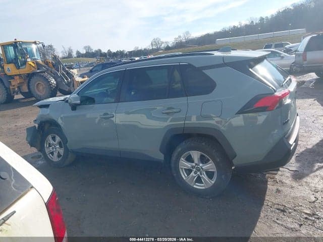 2019 TOYOTA RAV4 XLE 14