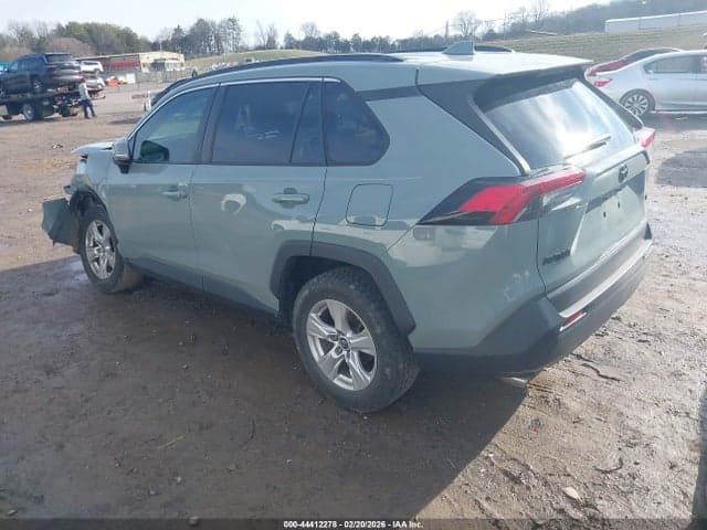 2019 TOYOTA RAV4 XLE 3