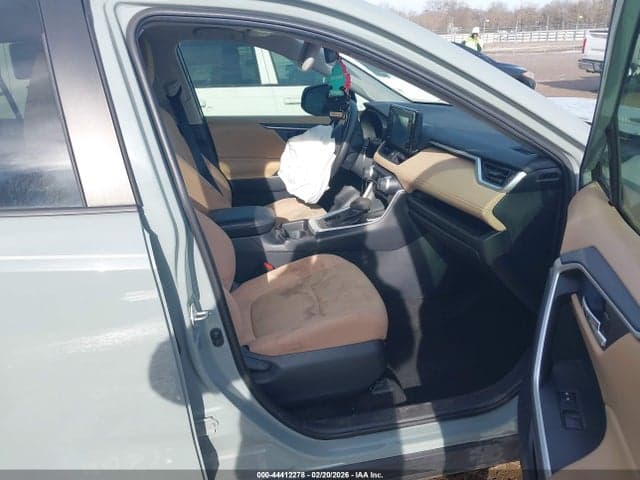 2019 TOYOTA RAV4 XLE 5