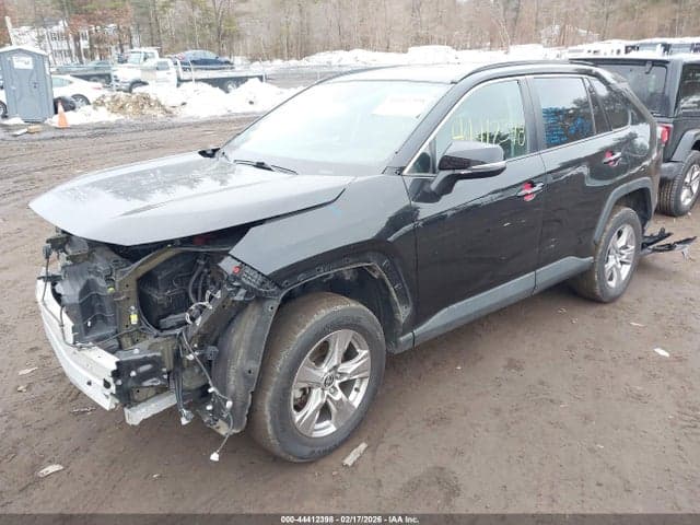 2023 TOYOTA RAV4 XLE 2