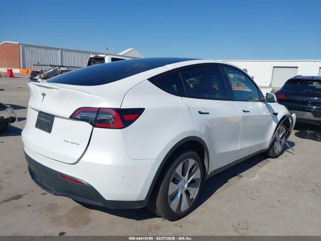 2023 TESLA MODEL Y 4