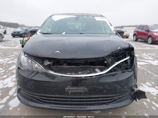 2017 CHRYSLER PACIFICA TOURING 12