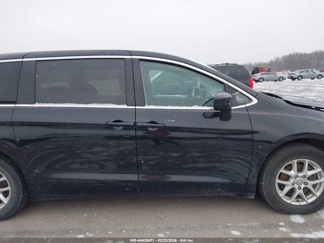 2017 CHRYSLER PACIFICA TOURING 13