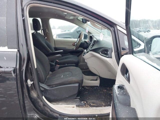 2017 CHRYSLER PACIFICA TOURING 5