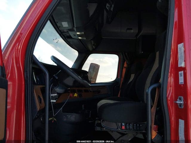 2020 FREIGHTLINER NEW CASCADIA 126 8