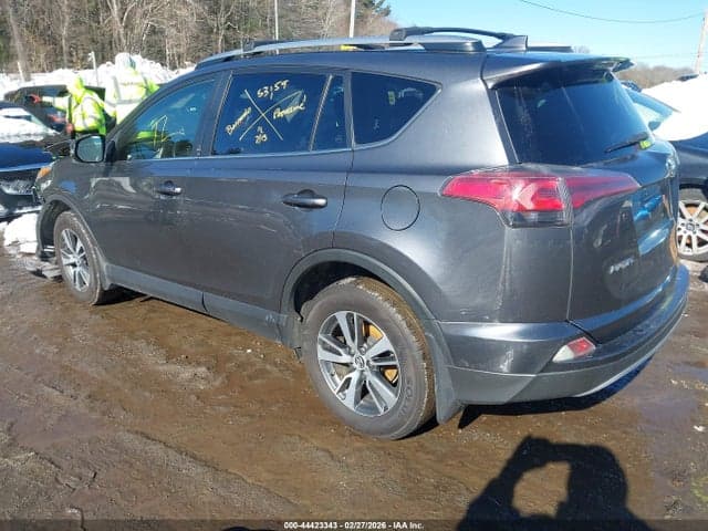 2018 TOYOTA RAV4 XLE 3
