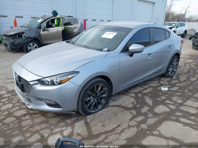 2018 MAZDA MAZDA3 TOURING 2