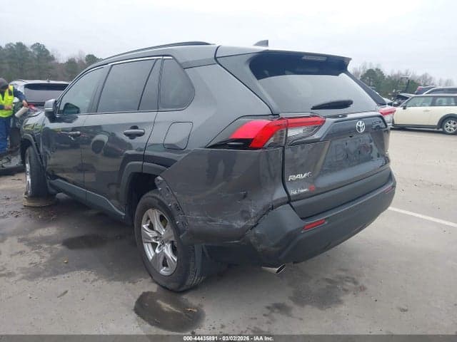 2024 TOYOTA RAV4 XLE 3