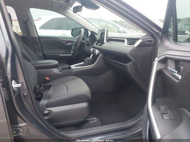 2024 TOYOTA RAV4 XLE 5