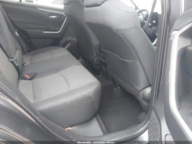 2024 TOYOTA RAV4 XLE 8