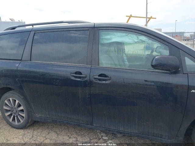 2020 TOYOTA SIENNA LE 13