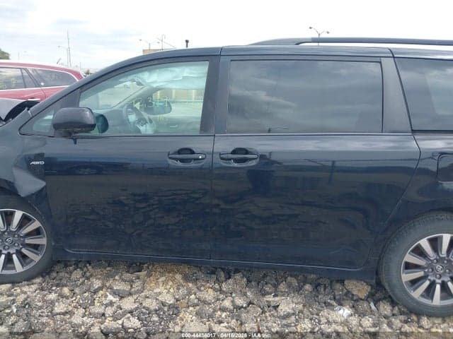 2020 TOYOTA SIENNA LE 14