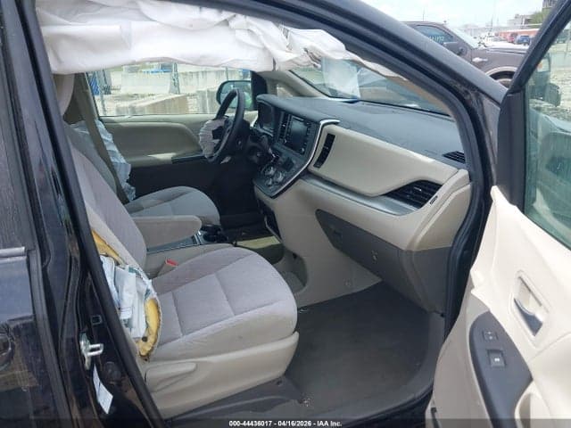 2020 TOYOTA SIENNA LE 5