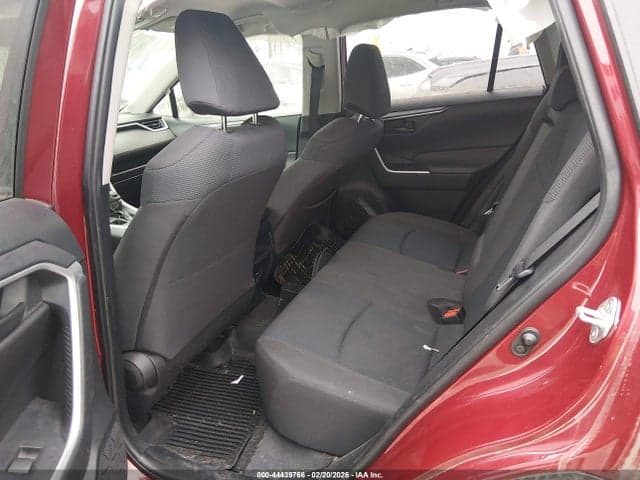 2019 TOYOTA RAV4 LE 8