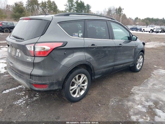 2017 FORD ESCAPE SE 4