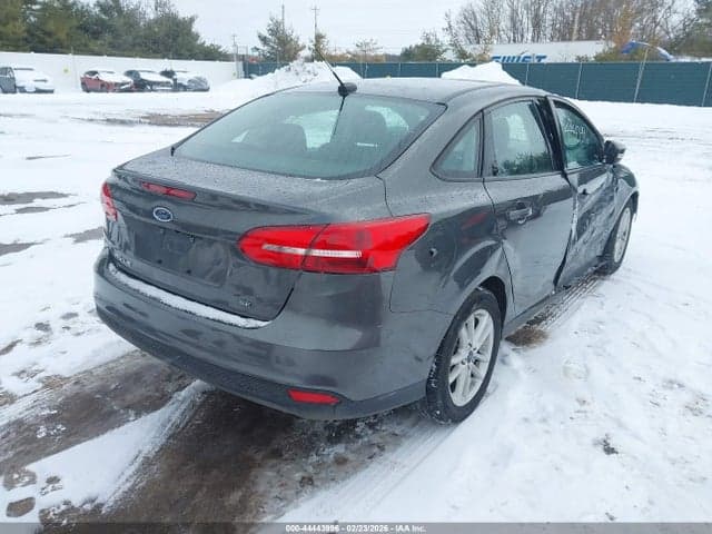 2017 FORD FOCUS SE 4